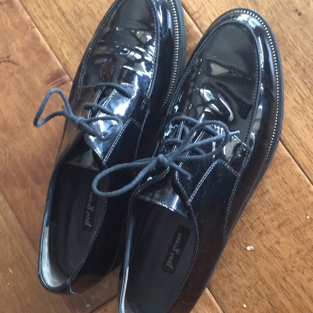 Paul Green oxford.  Almost new condition.